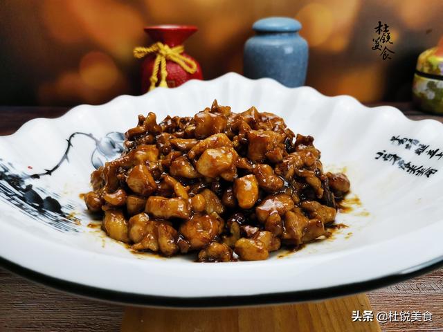 宫爆鸡丁的正宗做法，鲁菜宫保鸡丁最正宗的做法（大厨教你宫保鸡丁的正宗做法）