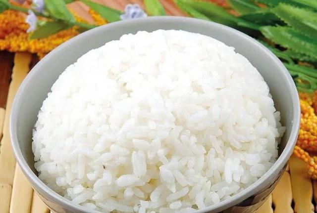 米饭和馒头哪个含糖量高，馒头和米饭相比哪一个含糖量高（这5种食物吃起来不甜）