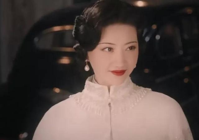 司藤张彬彬景甜合体直播，景甜无惧怼脸拍