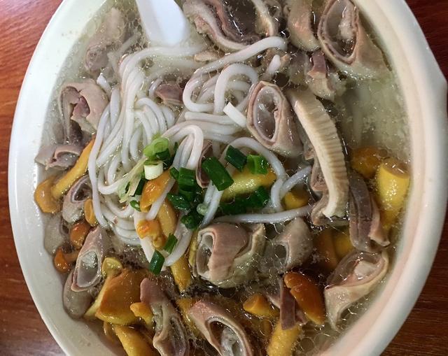 猪大肠的做法大全视频，猪大肠怎么做的最好吃（肥肠怎么洗，才干净无腥臭味）