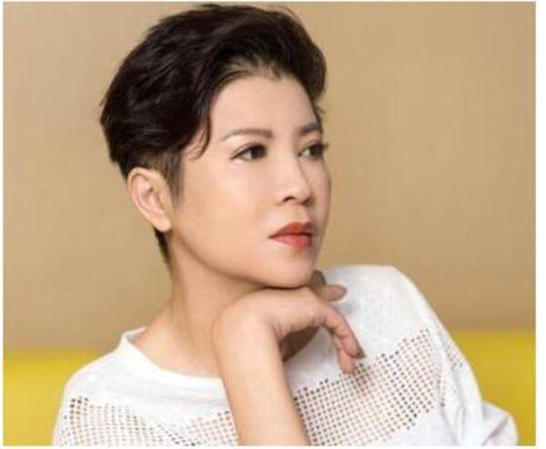 杭天琪在历届春晚演唱，曾9登春晚舞台的西北歌后杭天琪