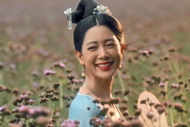 李成敏白色写真，李成敏这张漂亮脸蛋