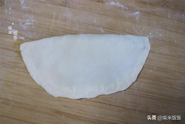 韭菜盒子制作方法，韭菜盒子怎么做出来又软又香（北疆食堂丨兵哥哥教你做韭菜盒子）