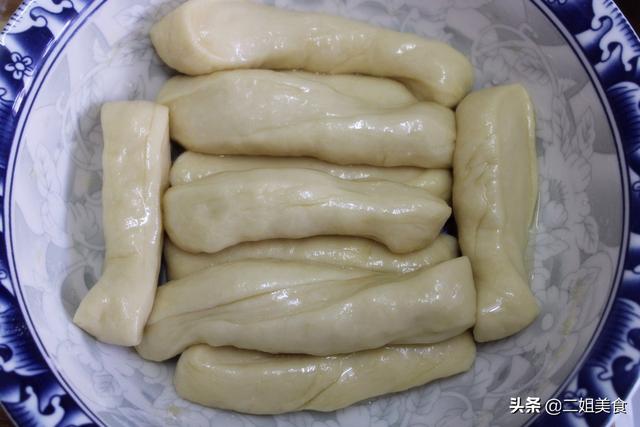 麻花怎么做才能又酥又脆，麻花怎么做又酥又脆教程（酥脆咸香的炸麻花）