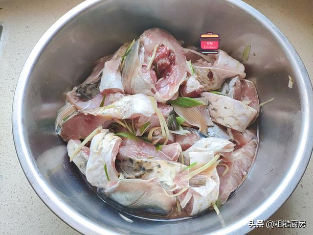 老字号酥鱼的正宗做法，在郑州吃酥鱼得排队