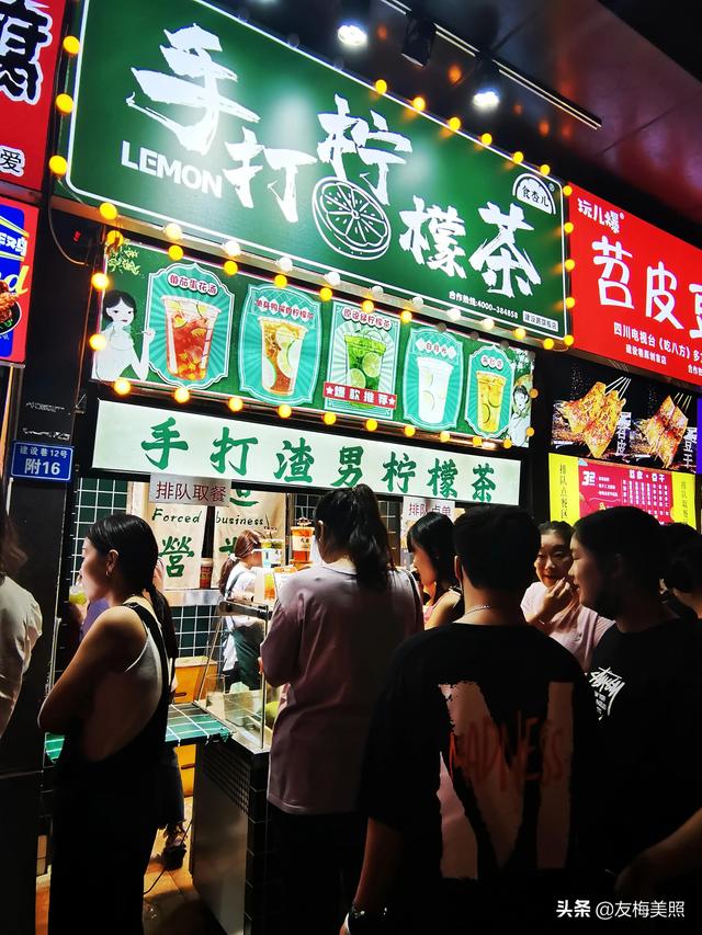 成都小吃街哪里最正宗，成都最有特色的小吃街在哪里