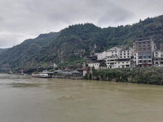 三峡大坝旅游景点，湖北宜昌三峡大坝旅游景点有哪些（领略世界第一坝的水涨船高）