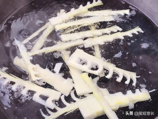 秋天荠菜汤家常做法，吃鱼吃肉不如多喝荠菜汤