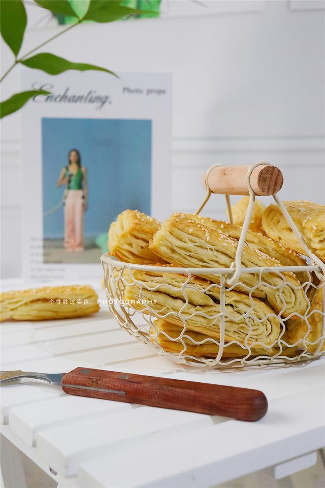 千层饼怎么做的，千层饼做法起层酥脆有秘诀（千层饼你这么做，不怕你不上瘾）