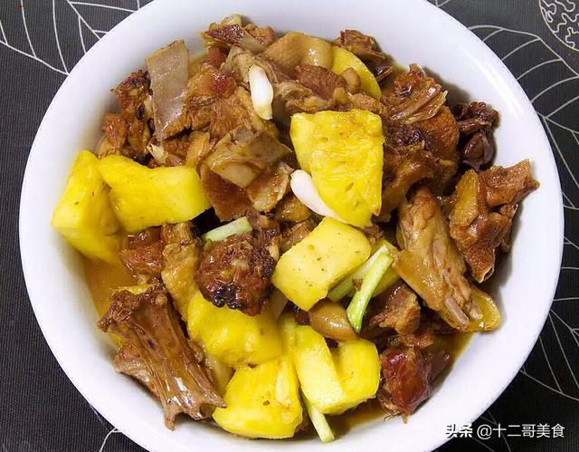 菠萝炒鸭片详细做法，菠萝炒鸭片的详细制作教程