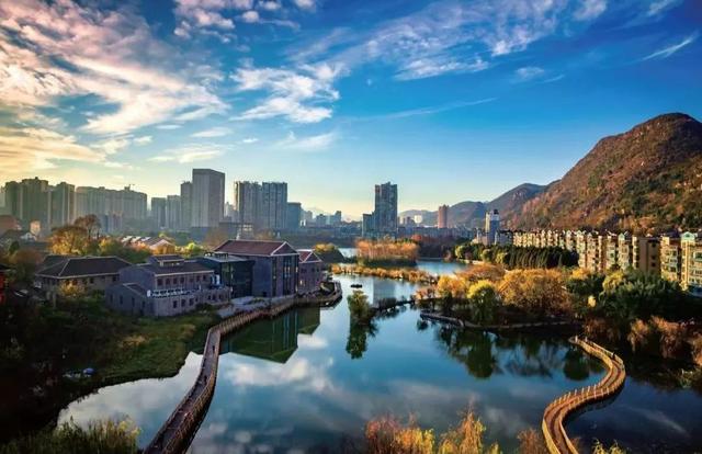 遇见最美的小镇，去针灸小镇赴一场玉兰之约~