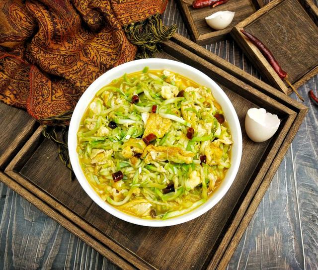 蚝油西葫芦炒鸡蛋怎么做，西葫芦炒鸡蛋鲜美可口