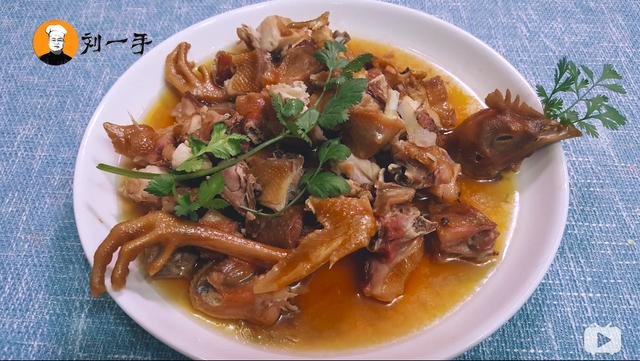 咸鸡怎么做好吃，自家腌制咸鸡怎么做好吃（自制传统盐水鸡）