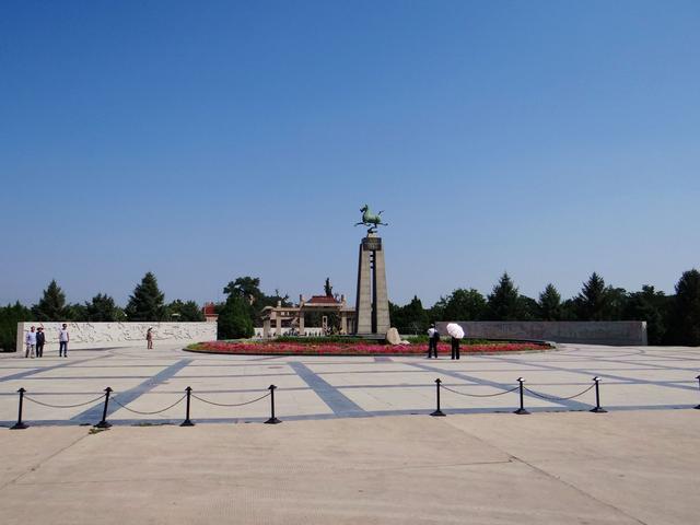武威雷台汉墓穹窿顶，马踏飞燕横空出世