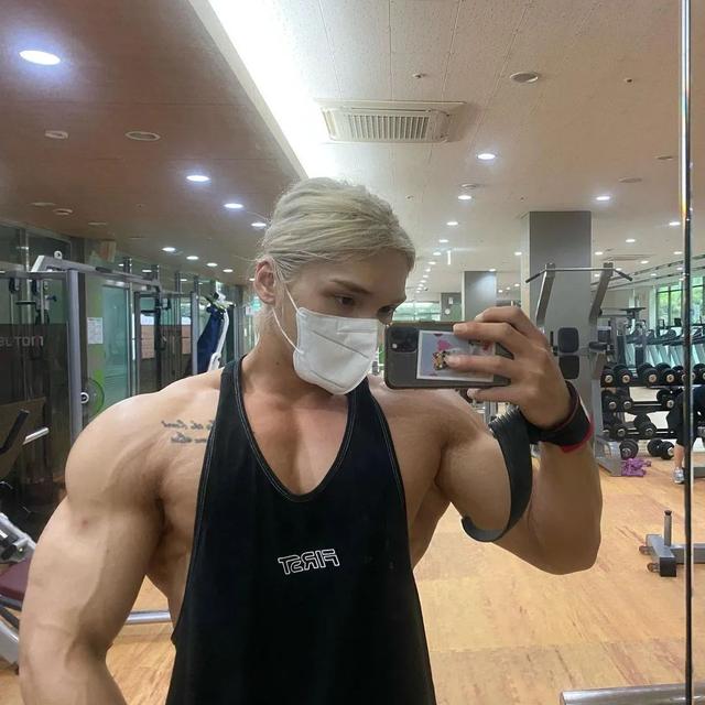 盘点动漫黑发帅哥，海贼王：成功变帅的4个男人