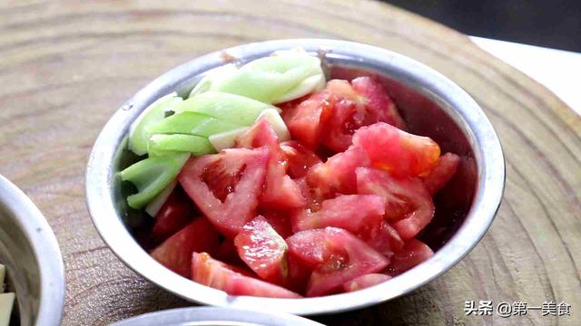 腐竹的做法大全家常菜，三种家常炒腐竹的详细做法（高蛋白、高钙的腐竹要多吃）