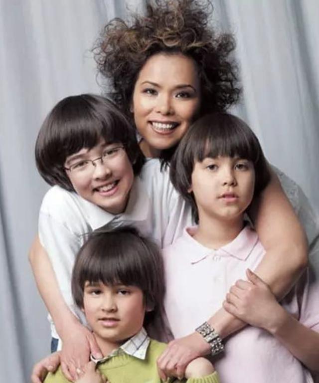 59岁韦唯现身模样大变，韦唯20年情路坎坷