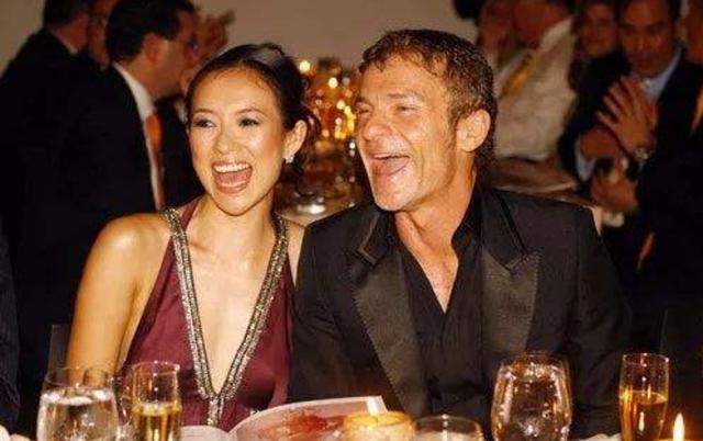 為上熱搜拼了？汪峰開三輪車失控栽溝里，章子怡表情暴露夫妻感情 娛樂八卦吃瓜 第7张