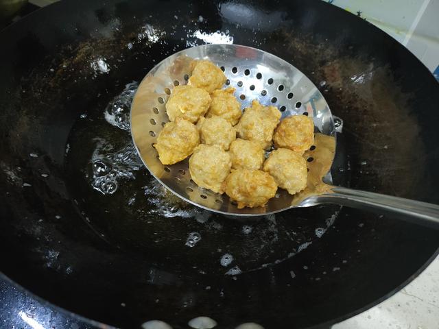 猪肉丸子怎么炸，炸肉丸子怎么炸的又软又香