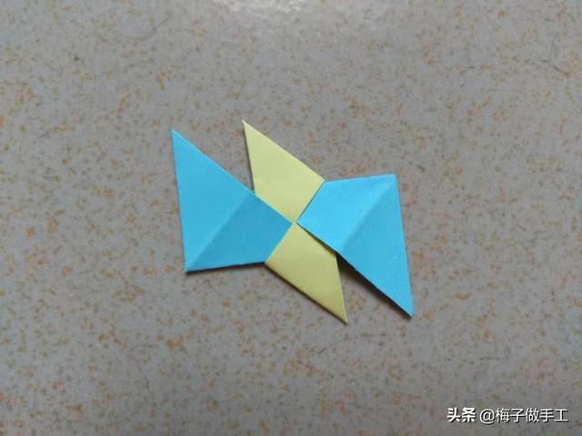 飞镖折纸超简单版一张纸，手工折纸一款像太阳花的飞镖