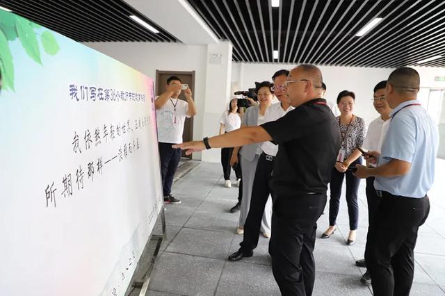 教师慰问一线教育工作者，省委教育工委、省教育厅走访慰问一线教育工作者