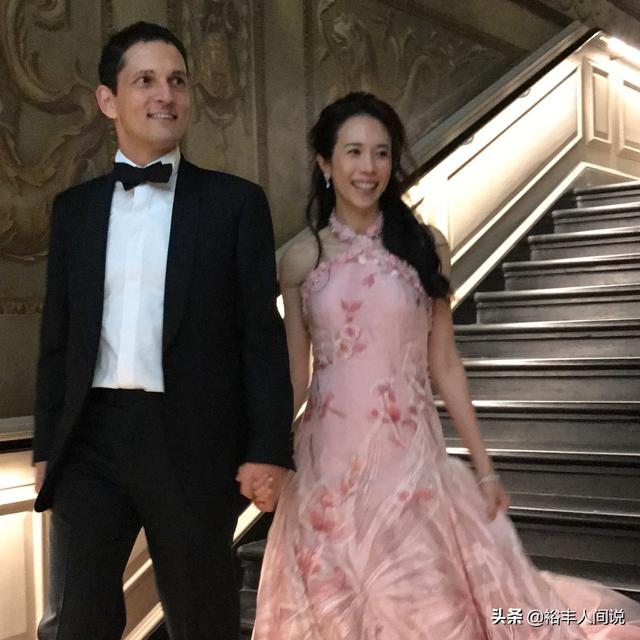 莫文蔚自曝不要孩子老公也没意见，莫文蔚红馆开唱大秀身材