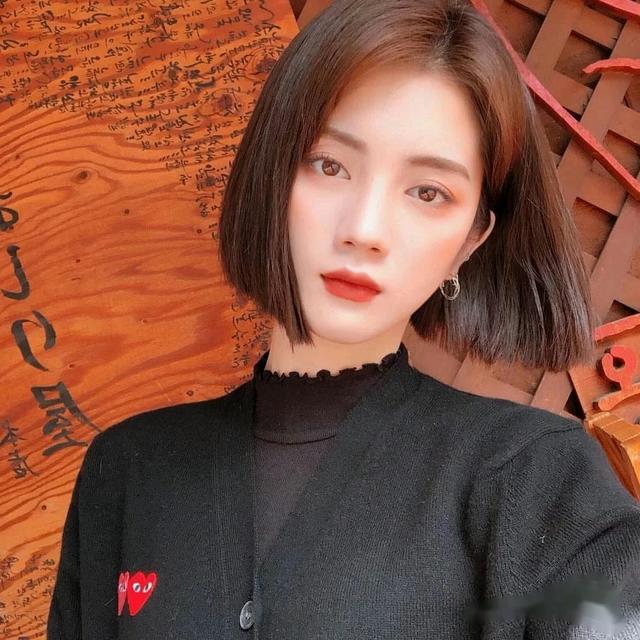 鹅蛋脸适合什么样的发型，鹅蛋脸适合什么风格的发型（2022年剪短发不翻车的四款短发图册）