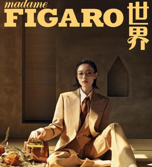 李宇春女装图片，李宇春穿搭卫衣（时尚大片红黑榜）