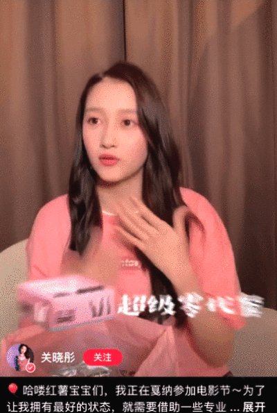 欧阳娜娜卫衣穿搭粉色，怕胖又管不住嘴