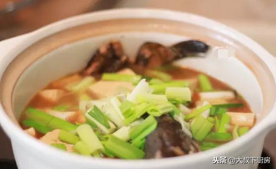 昂刺鱼炖豆腐的配方，大叔家的下饭菜：昂刺鱼炖豆腐