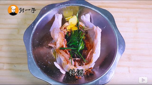 咸鸡怎么做好吃，自家腌制咸鸡怎么做好吃（自制传统盐水鸡）