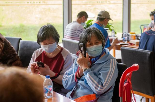 上海浦东图书馆阅览室，浦东图书馆明起有序恢复阅览服务