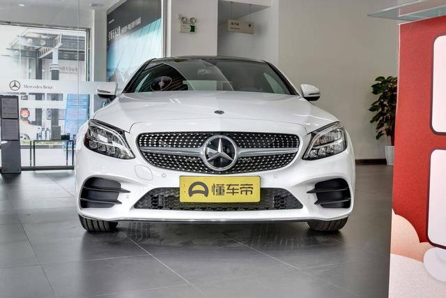 奔驰双门轿跑是什么车，外观和C级还长一个样