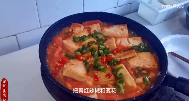 番茄炖豆腐家常做法简单，美食番茄炖豆腐