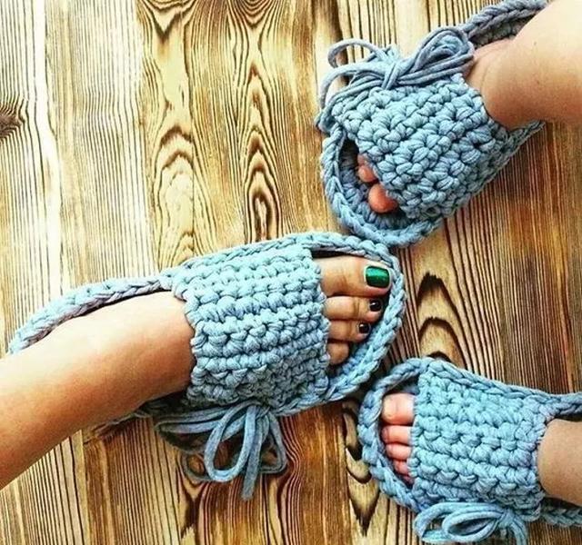 适合新手钩织的毛线拖鞋教程，家里有织女拖鞋不用买