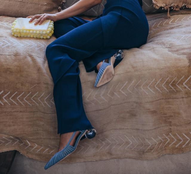 细跟的高跟鞋穿搭，今年的时髦高跟鞋都在这儿了