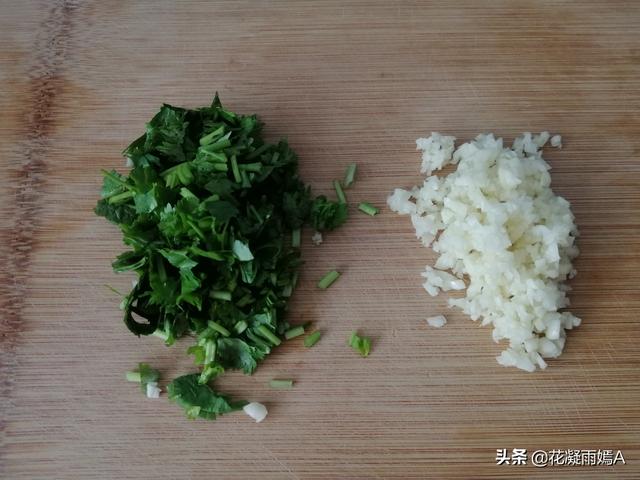 街边美食小吃宽粉做法，全靠料汁衬托