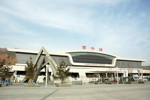 青岛高铁站有哪些车次，青岛西站最新时刻表