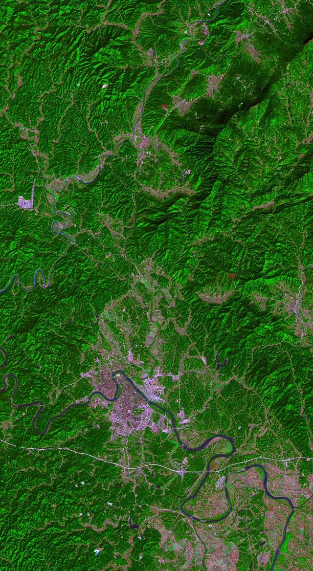 湖南省岳阳市平江县中心城区，湘鄂赣三省交界处