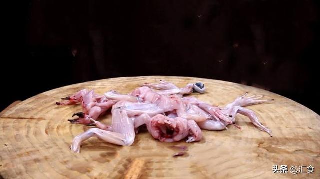 铁板牛蛙怎么做才好吃，干饭人不能错过的肉类美食