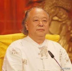 佛山古玩鉴定专家估价，她有一块1000年前的蛟河橄榄石