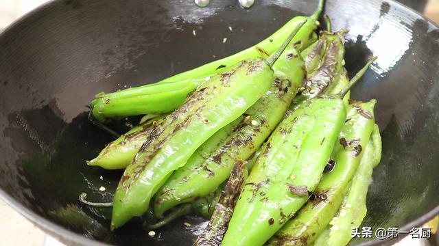 虎皮辣椒怎么做，虎皮辣椒的简易做法