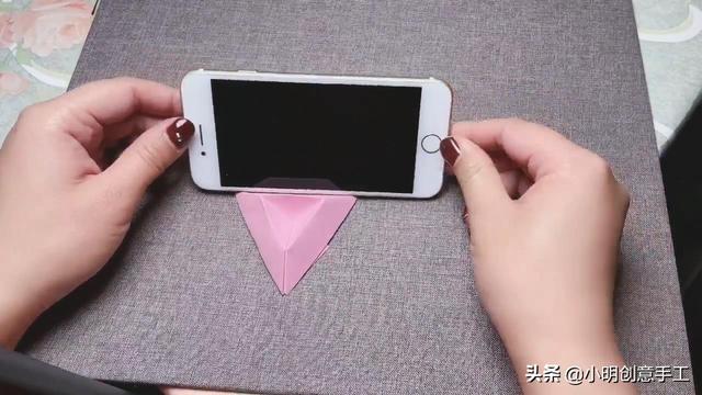 手机支架怎么折，手机支架怎么折简单结实（车载手机支架的拆解）