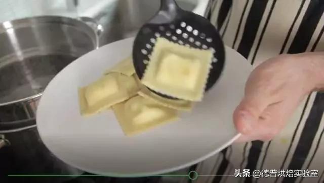 擀面杖如何制作，有时候擀面杖也能做出艺术甜品