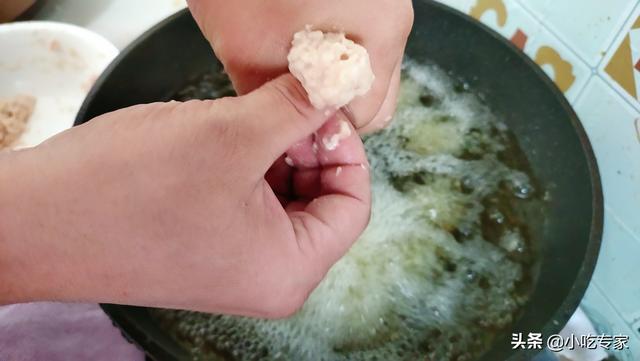 怎样做油炸酥脆的肉丸子，这才是油炸肉丸最好吃的做法