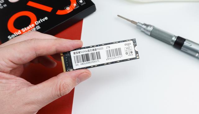旧笔记本电脑安装m.2固态硬盘，西数M.2固态硬盘不到400元