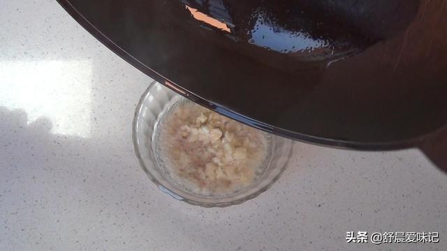 炒干豆腐的做法，怎样炒干豆腐好吃又简单（快手家常菜，芹菜炒豆腐干）