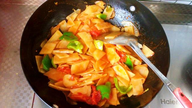 西红柿炒土豆简单做法窍门，西红柿炒土豆