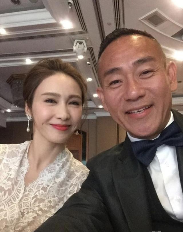 至今未婚的 林保怡，55岁林保怡与阳光型男用餐