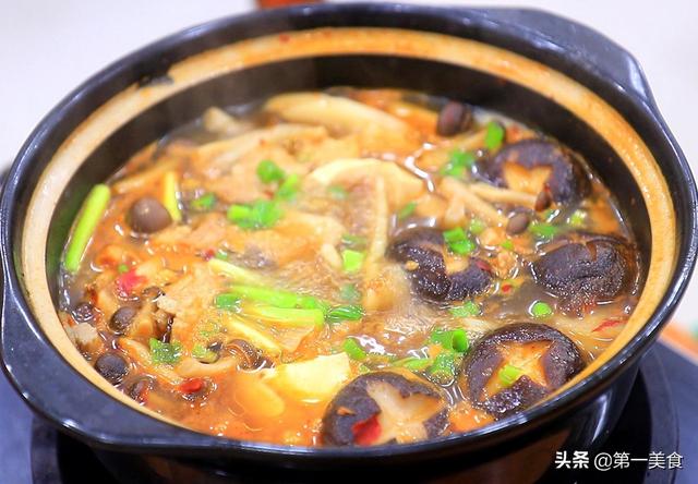 三鲜豆腐汤的做法，三鲜豆腐菌菇汤家常做法
